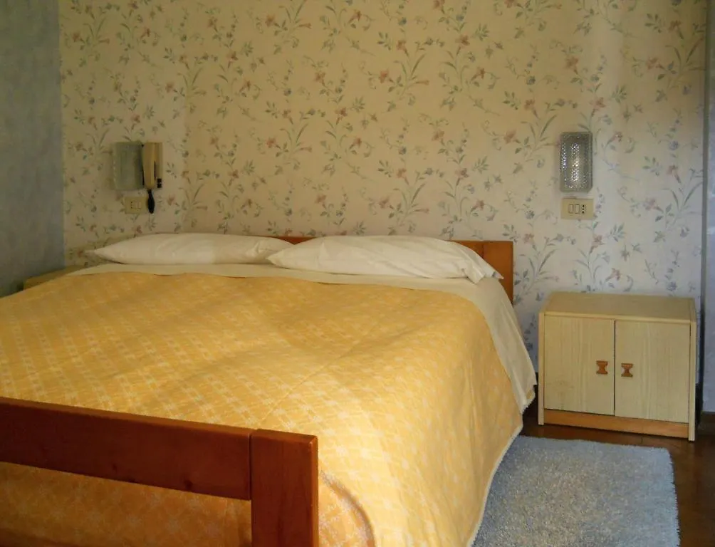 Hotel Del Pesce Luino Italy