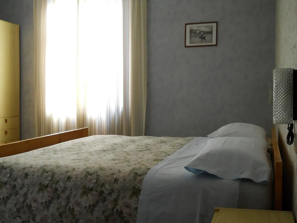Hotel Del Pesce Luino