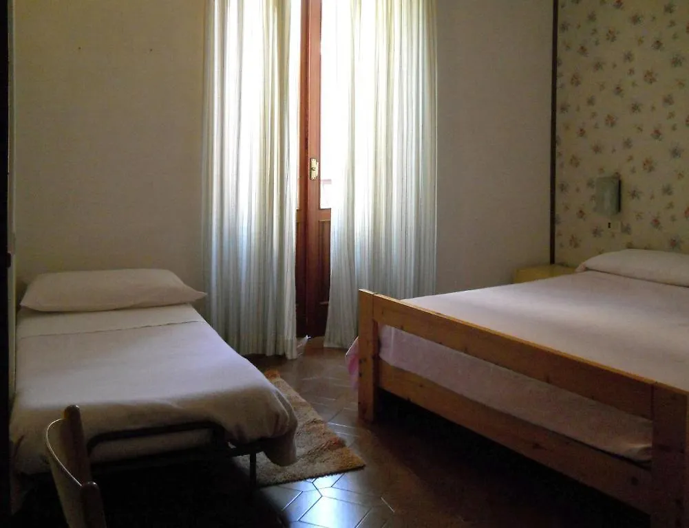 Hotel Del Pesce Luino 0*,